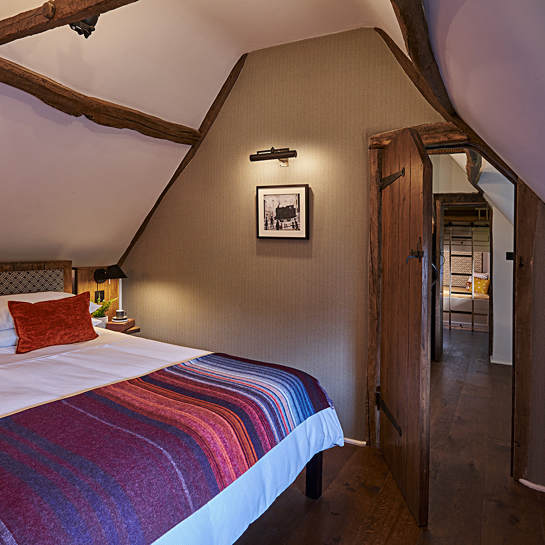<strong>BROCKENHURST</strong><br>THATCHED COTTAGE