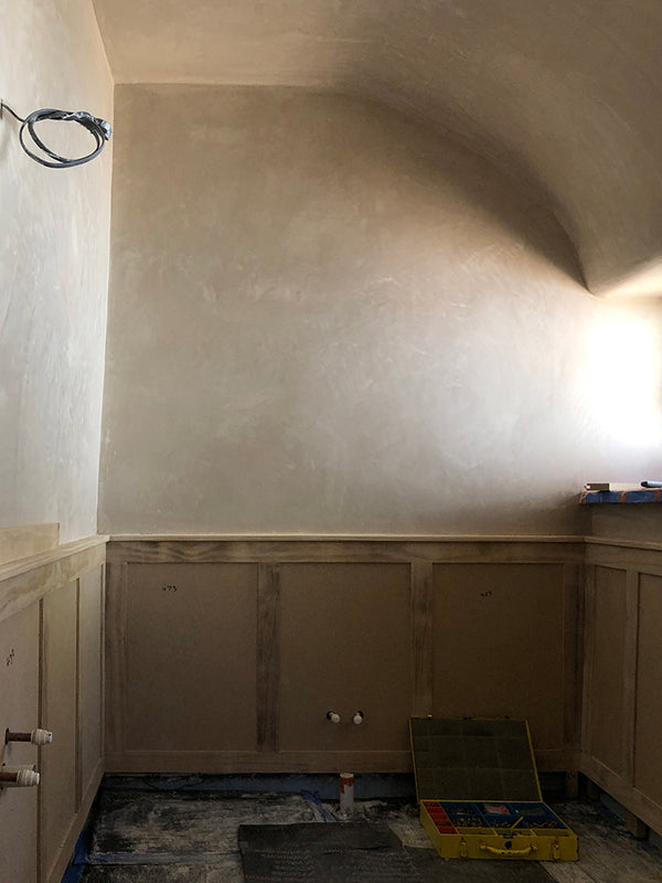 Brockenhurst 1 - panelling installed in the bathroom, alongside some very curvalicious plastering